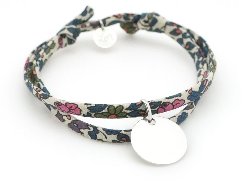 Amazon.com: Pura Vida Bracelets Pack Sunny Waves & Spins Bracelet Stack -  Set of 3 Stackable Bracelets for Women, Cute Bracelets for Teen Girls - 1  Beaded Bracelet, 1 Woven Bracelet, &